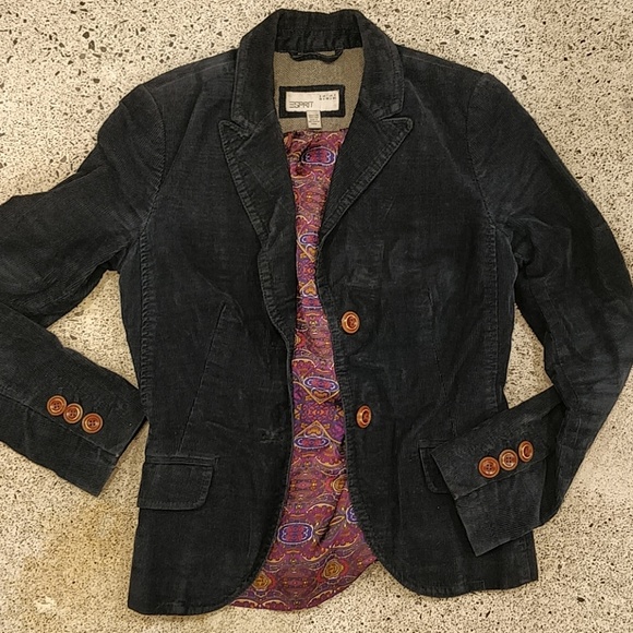 Esprit Long Sleeve Top With a Scalloped Neck